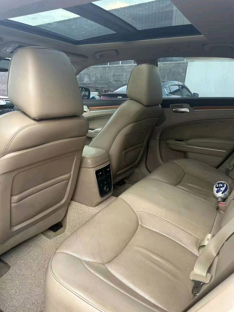 枣庄14年克莱斯勒300C7