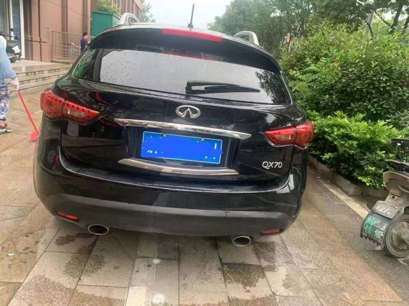 淮南12年英菲尼迪FX352