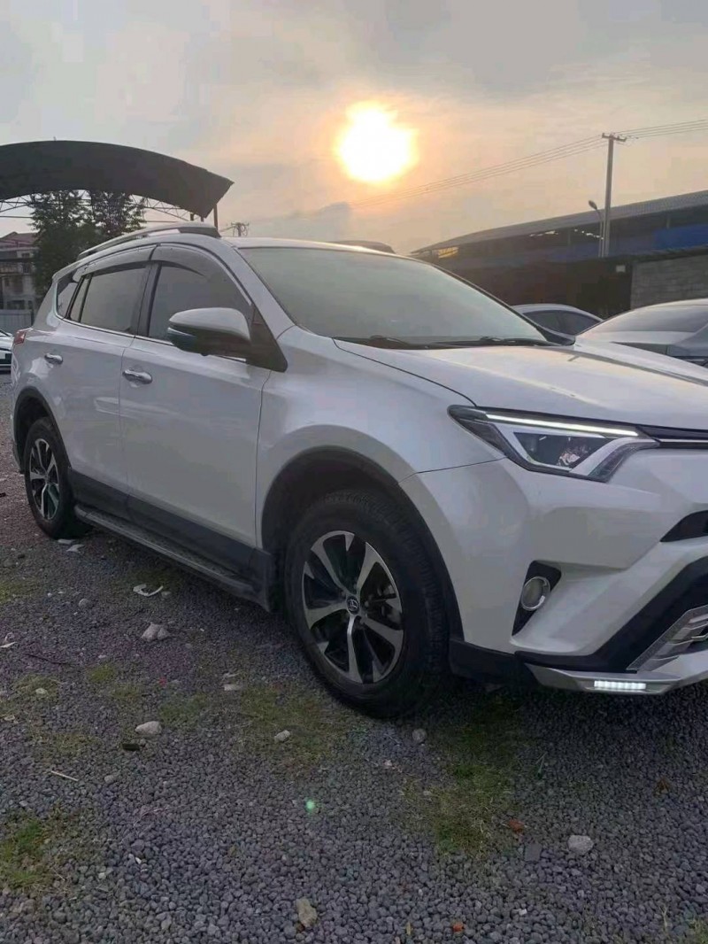衡阳19年丰田RAV43