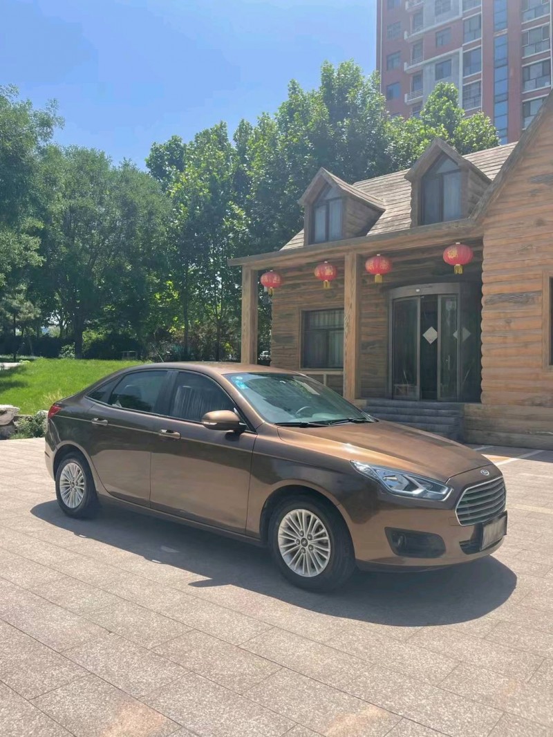 邢台15年福特福睿斯3