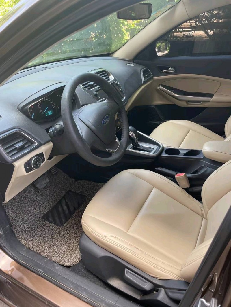 邢台15年福特福睿斯4