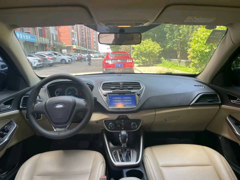 邢台15年福特福睿斯5