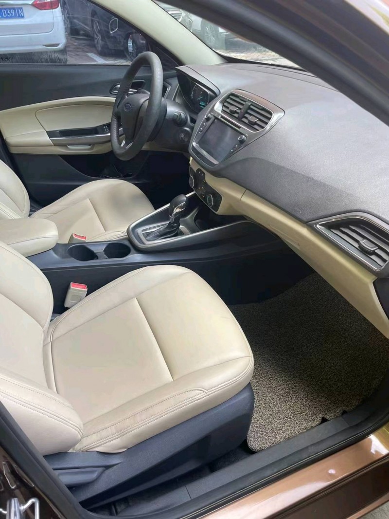 邢台15年福特福睿斯7