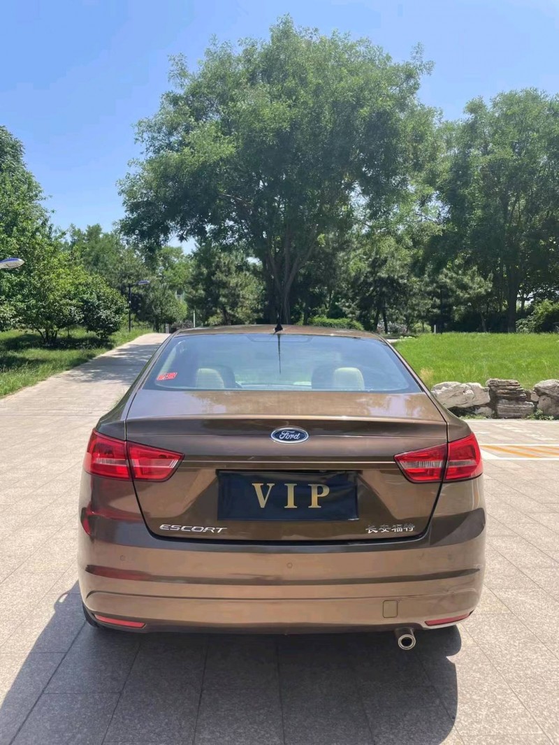 邢台15年福特福睿斯9