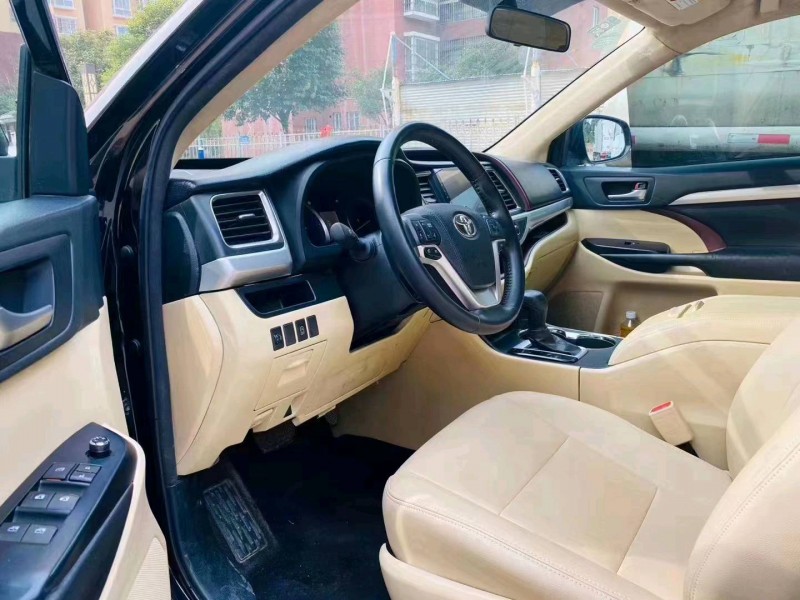 济南17年丰田汉兰达4