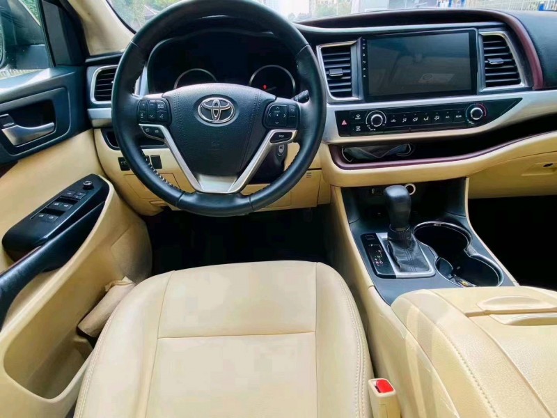 济南17年丰田汉兰达6