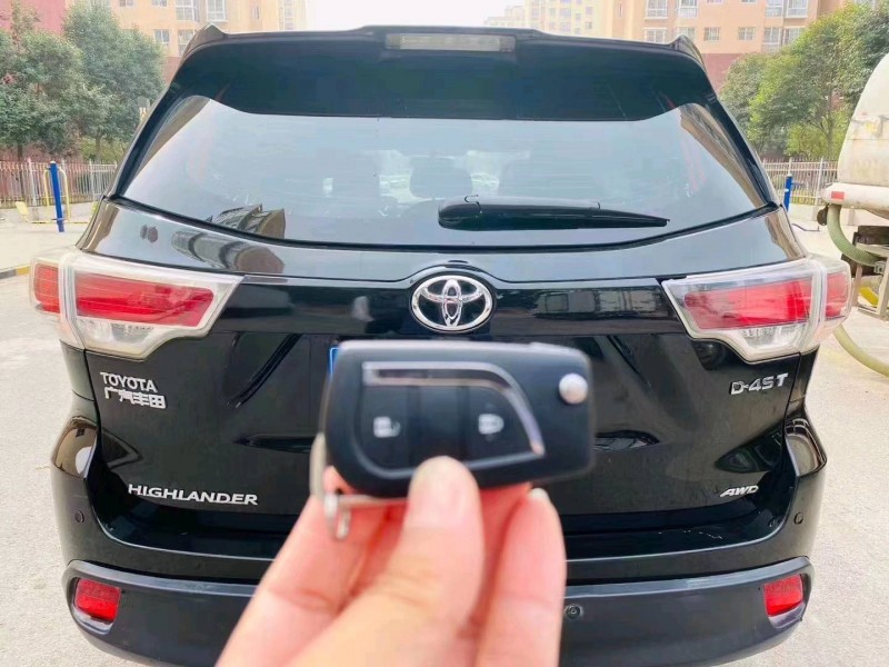 济南17年丰田汉兰达9