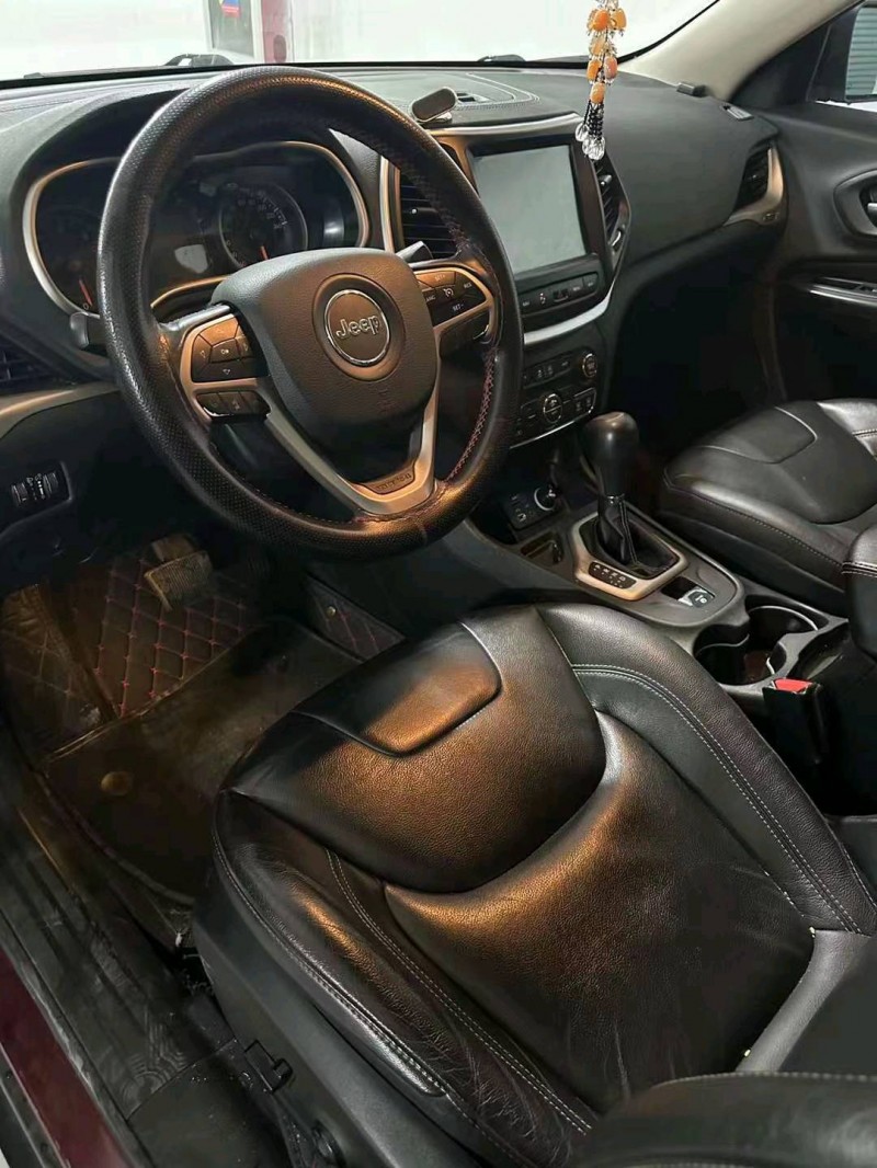 衡阳17年Jeep自由光8