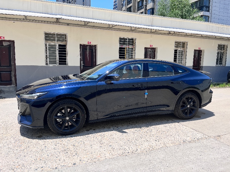 襄陽23年長安汽車UNI-V2
