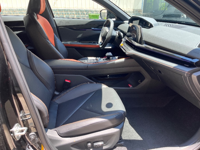 襄陽23年長安汽車UNI-V7