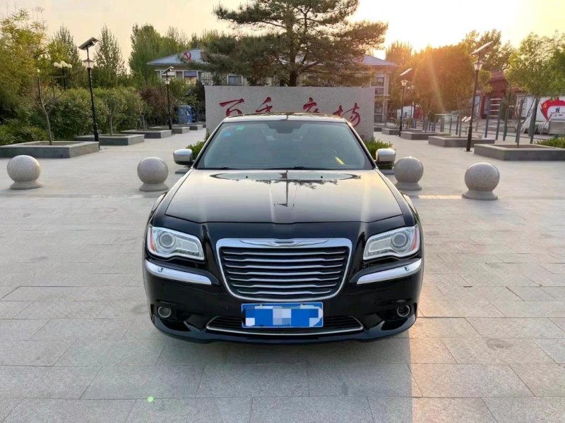 济南13年克莱斯勒300C1