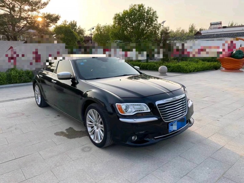 济南13年克莱斯勒300C3