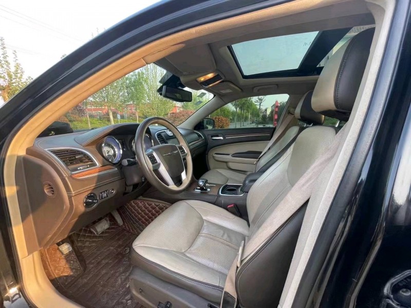 济南13年克莱斯勒300C4
