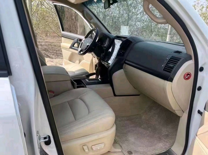 济南16年丰田兰德酷路泽5