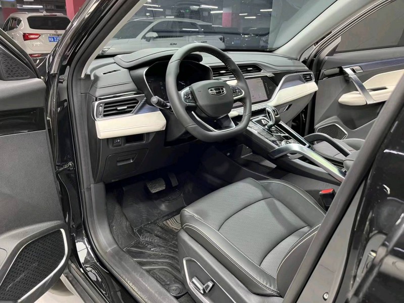 成都22年吉利博越5