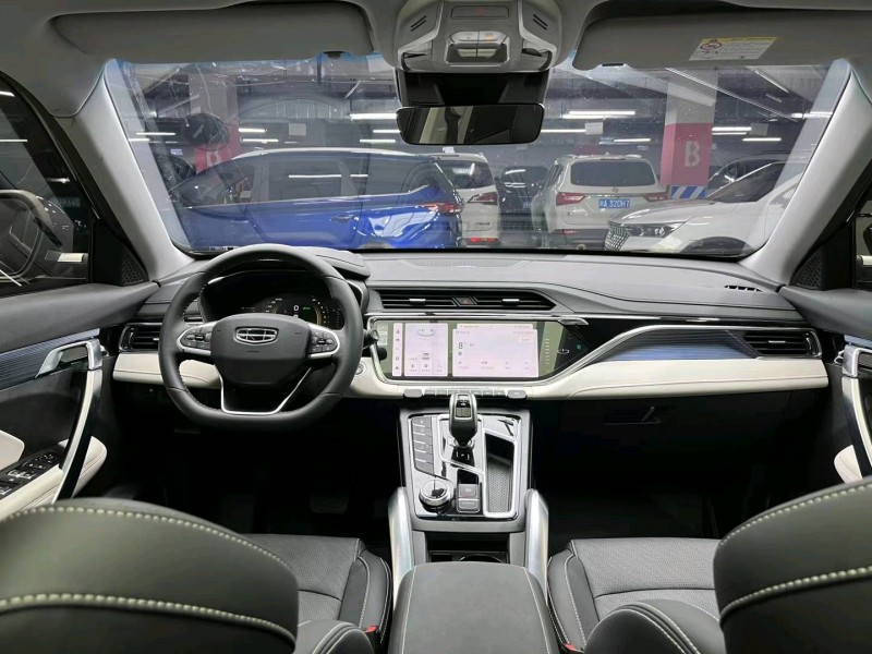 成都22年吉利博越6