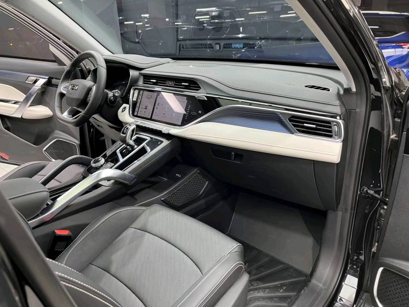 成都22年吉利博越7