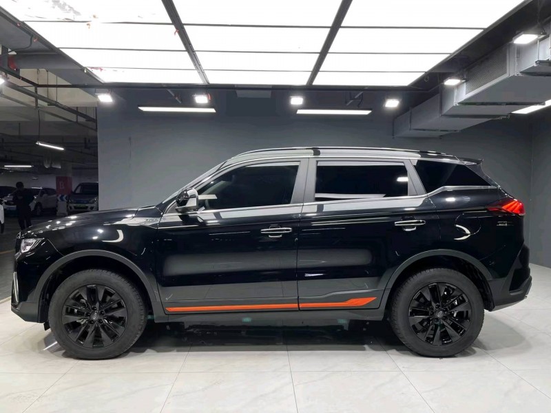 成都22年吉利博越8