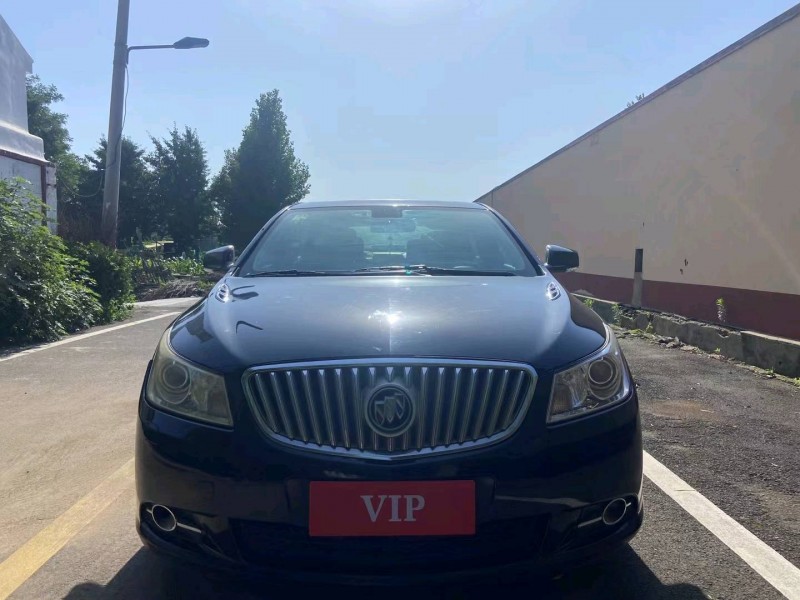 青岛10年别克君越1