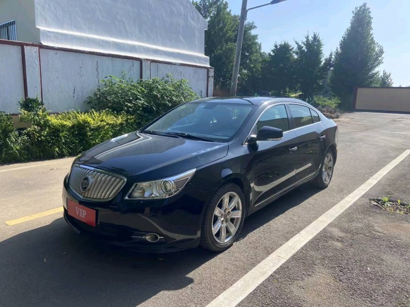 青岛10年别克君越2