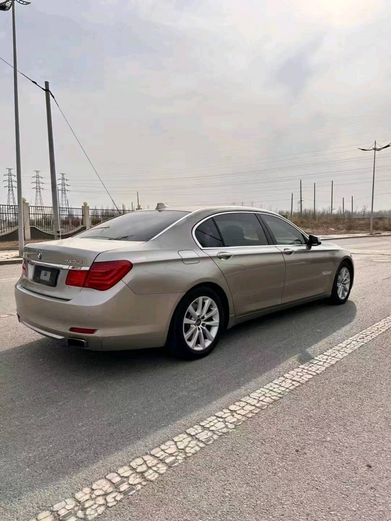 北京12年宝马7系3