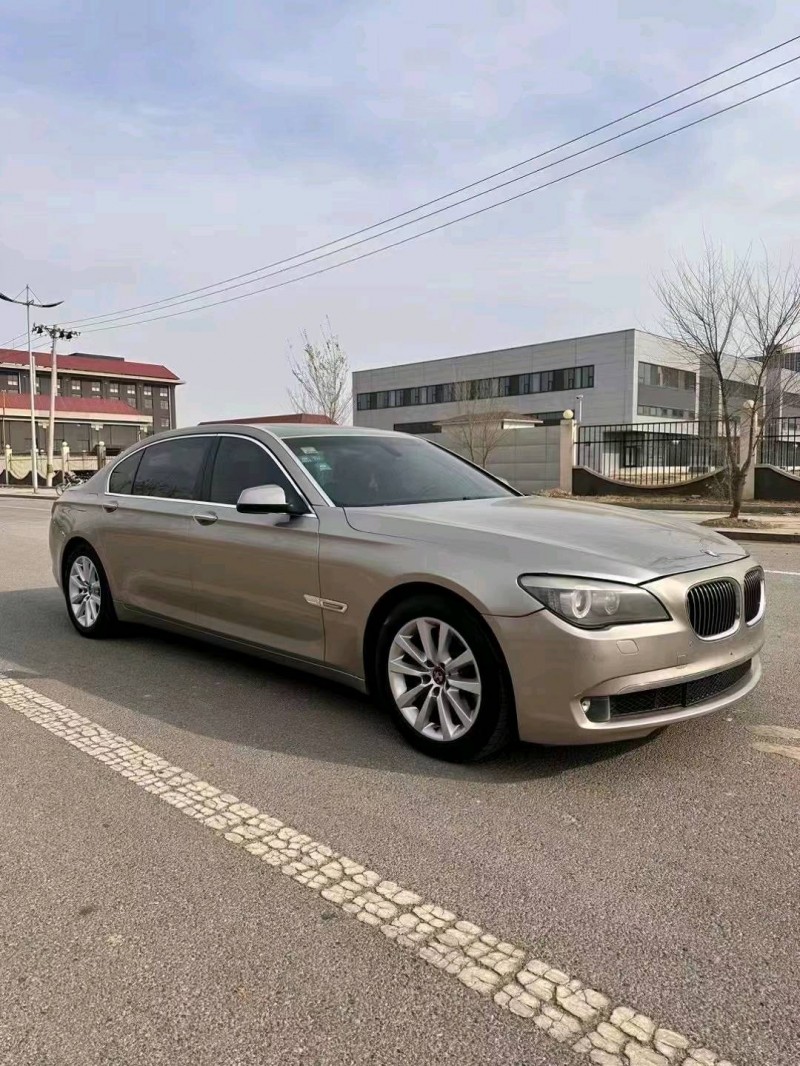 北京12年宝马7系5