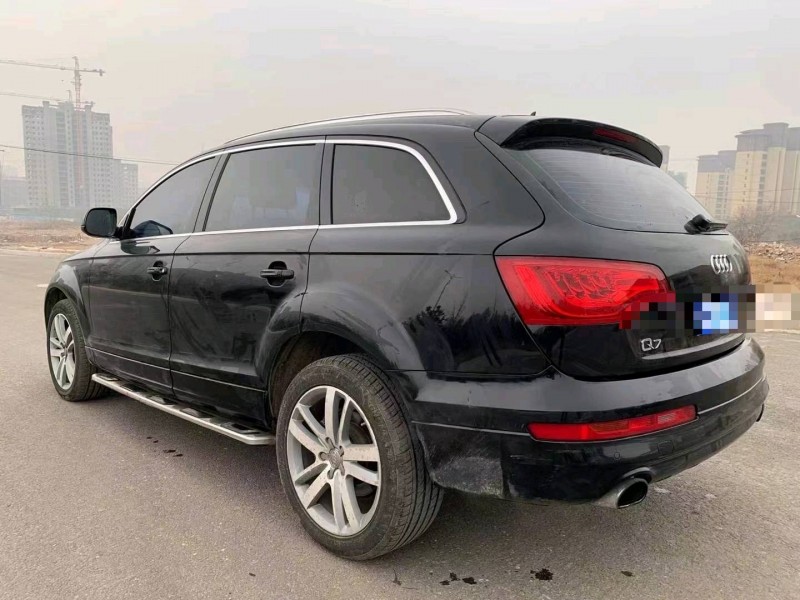 青岛13年奥迪Q78