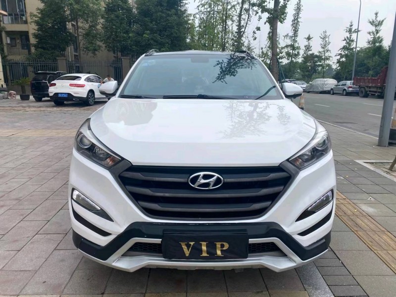 成都16年现代途胜1