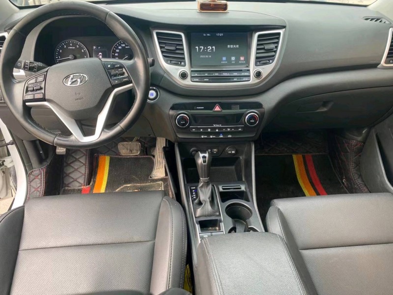 成都16年现代途胜3