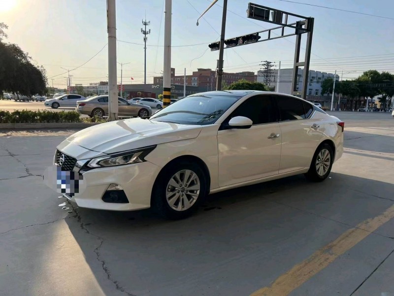 保定20年日产天籁2