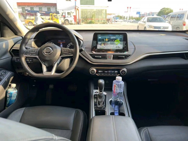 保定20年日产天籁4