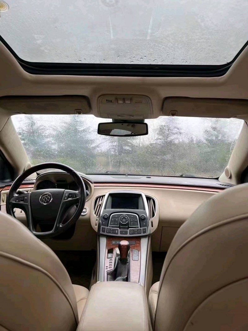 东营10年别克君越6