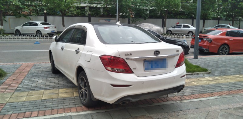 重庆16年比亚迪速锐2