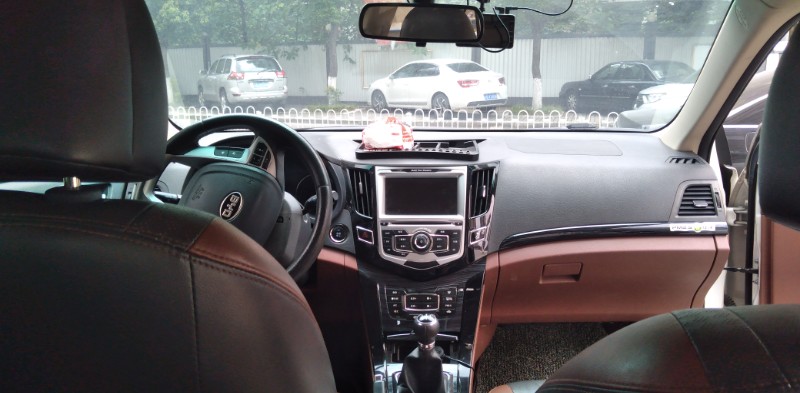 重庆16年比亚迪速锐5