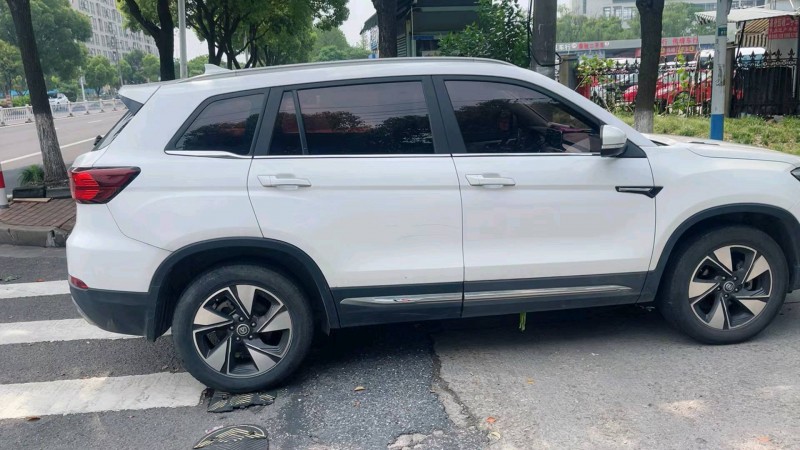 嘉興18年長安汽車CS755