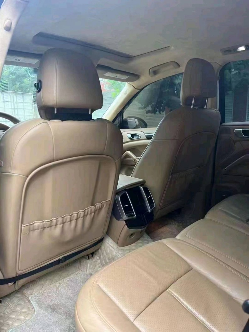 淮南14年保时捷卡宴8