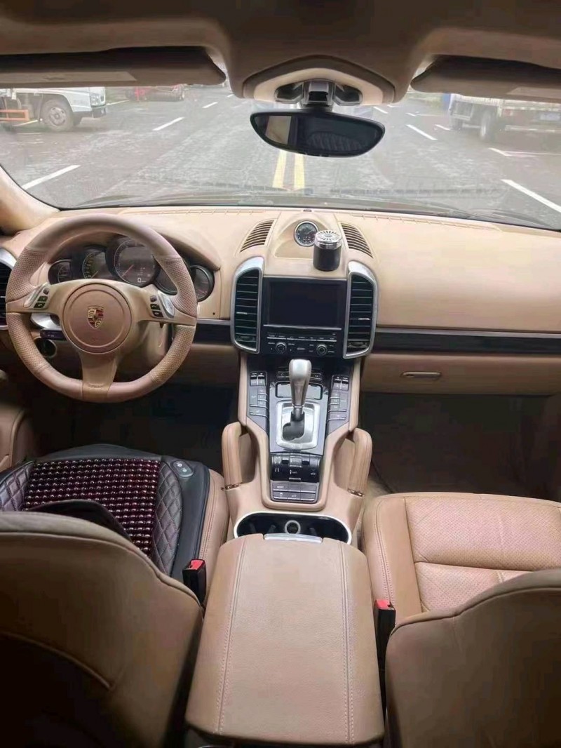 淮南14年保时捷卡宴9