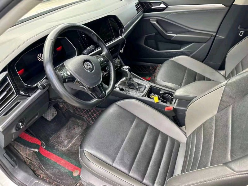 济宁21年大众速腾6