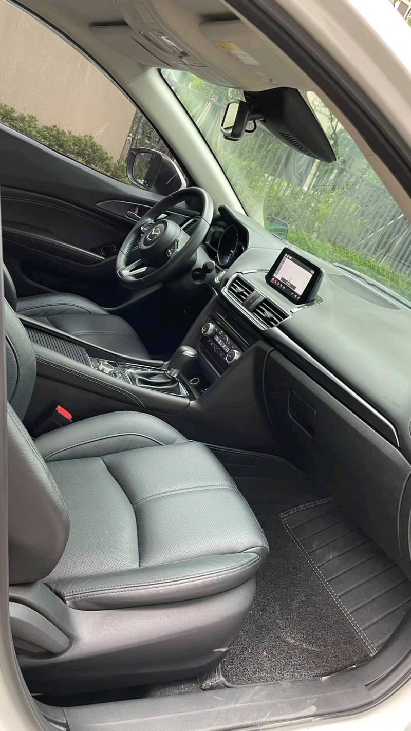 成都18年马自达昂克赛拉8