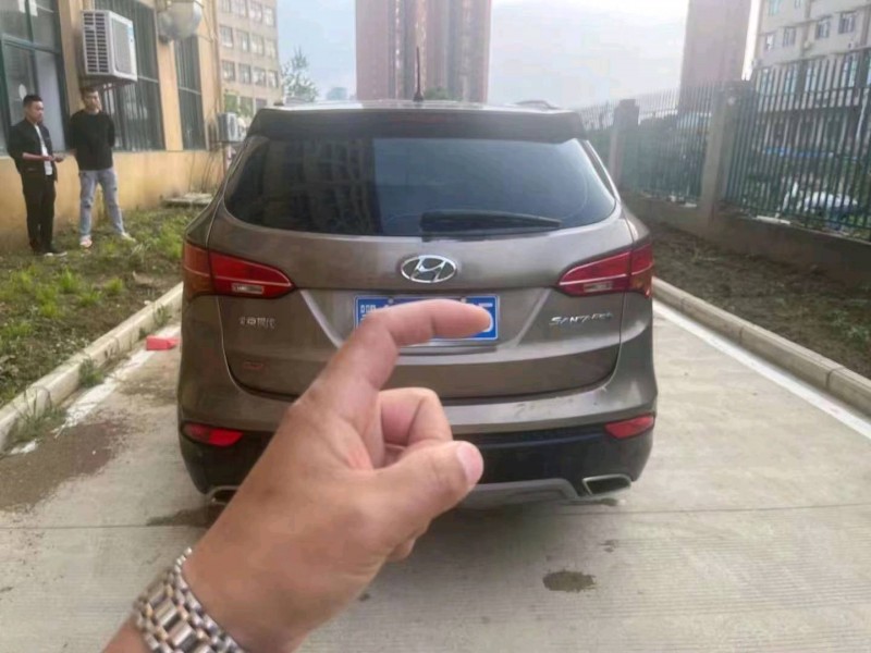 宜昌14年现代新胜达3