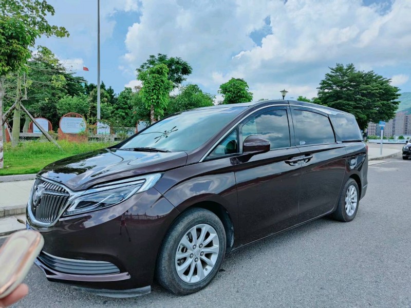 东莞17年别克GL83