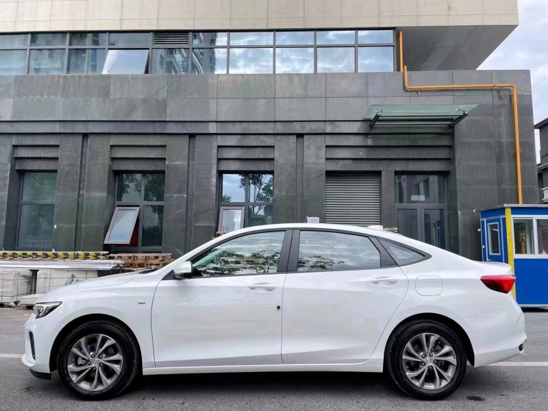 成都23年别克威朗3