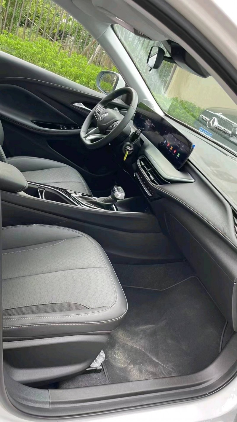 成都23年别克威朗8