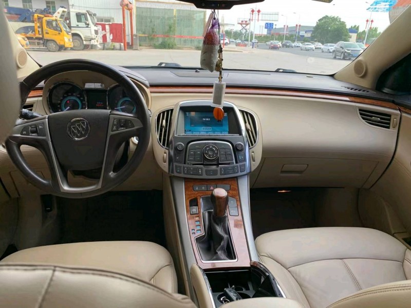 保定13年别克君越8