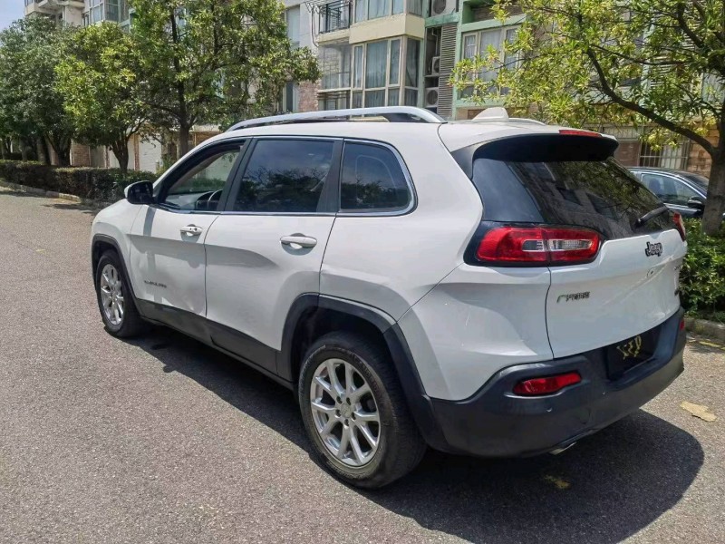 宜昌16年Jeep自由光4