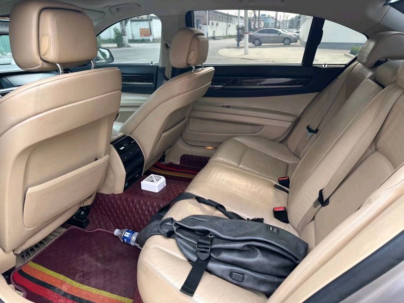 保定12年宝马7系7