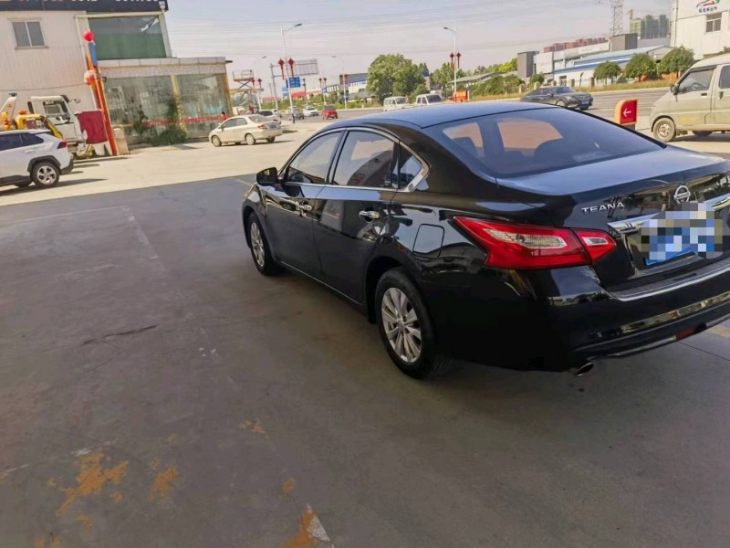 保定17年日产天籁8