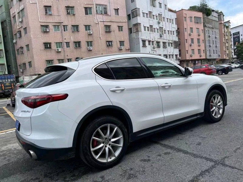 广州19年阿尔法·罗密欧Stelvio3