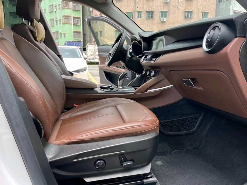 广州19年阿尔法·罗密欧Stelvio6