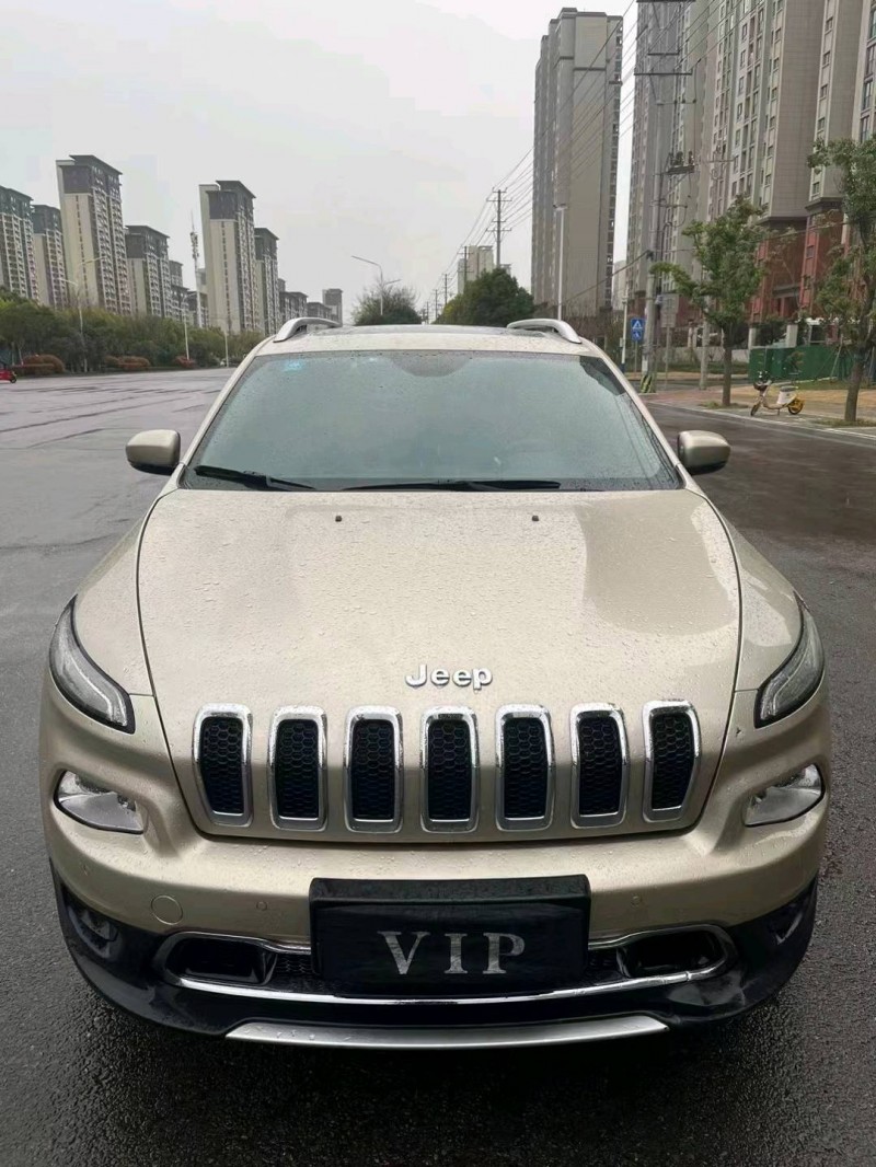 淮南16年Jeep自由光1